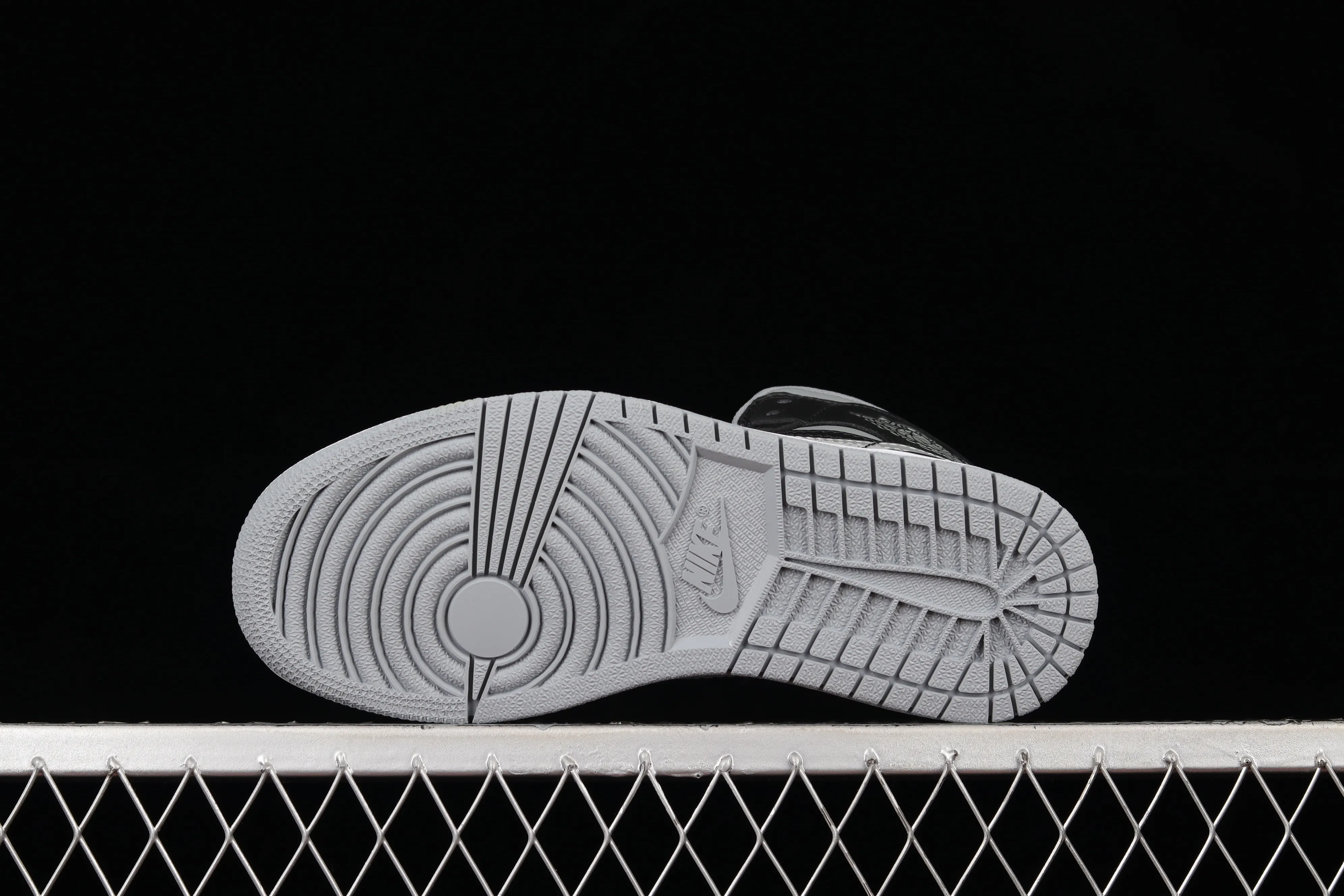 All categories Air Jordan Jordan series basketball shoes Air Jordan 1 Mid G version pure original Air Jordan 1 Mid SE AJ1 Joe 1 small shadow gray mid-top retro basketball shoes BQ6472-007